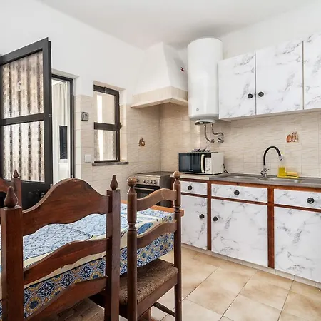 Homestay Blife Marya Private - Airport Faro